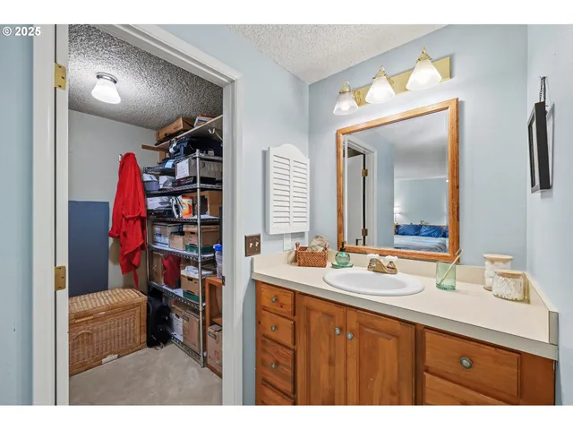 $377,000 | 21 Westbrook Way, Eugene, OR 97405