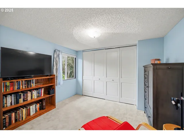 $377,000 | 21 Westbrook Way, Eugene, OR 97405