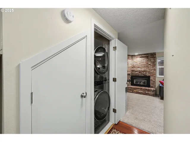 $377,000 | 21 Westbrook Way, Eugene, OR 97405