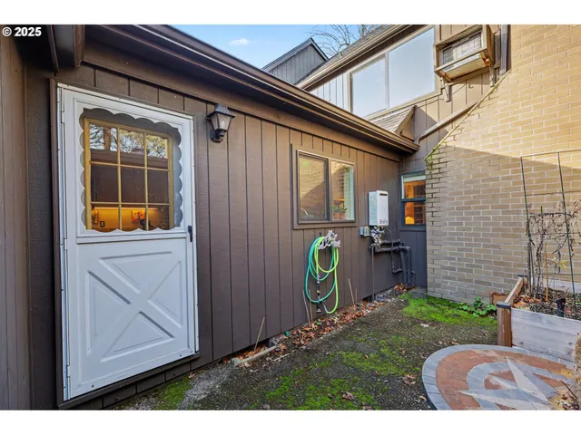 $377,000 | 21 Westbrook Way, Eugene, OR 97405