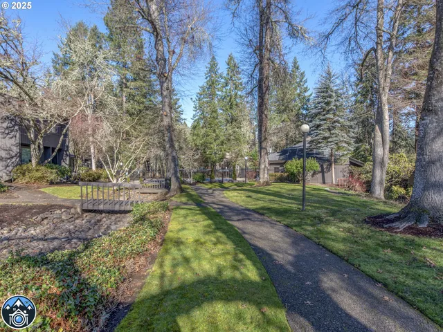 $377,000 | 21 Westbrook Way, Eugene, OR 97405