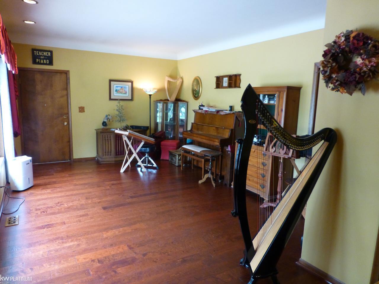 6240 County Line Road New Baltimore, MI 48047 - Photo 23 of 79 50079407-23.JPG