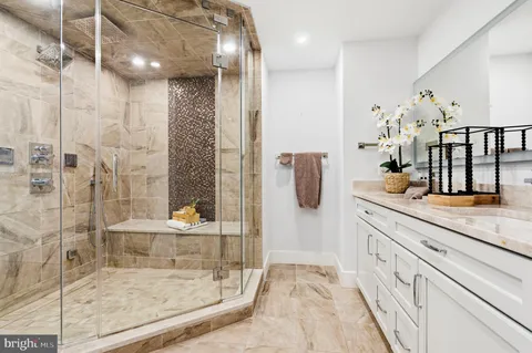 $1,125,000 | 1300 Crystal Drive, Unit 606S, Arlington, VA 22202