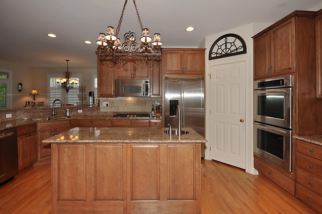 1018 Ridgeview Drive Inverness, IL 60010 - Photo 4 of 25