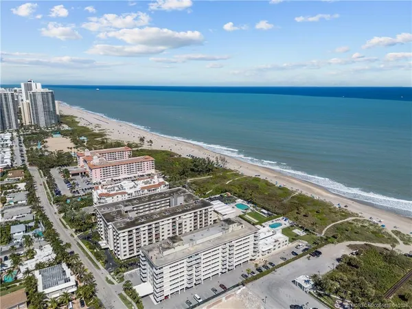 $3,500 | 125 South Ocean Avenue, Unit 506, Palm Beach Shores, FL 33404