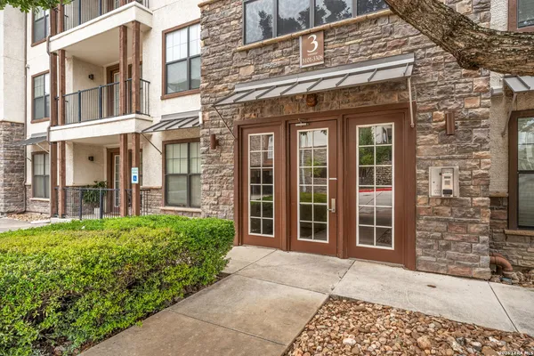 $1,900 | 7342 Oak Manor Drive, Unit 3208, San Antonio, TX 78229