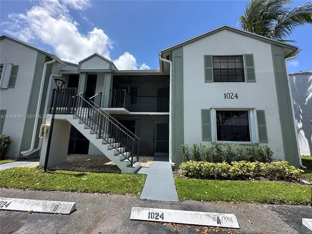 $2,100 | 1024 South Independence Drive, Unit 1024A, Homestead, FL 33034