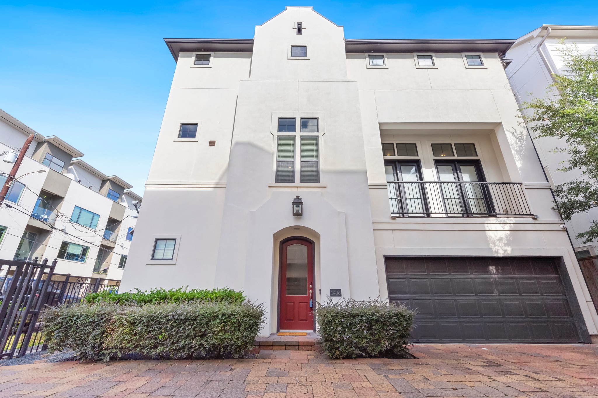 1406 Hickory Street Houston, TX 77007 - Photo 11 of 41 a front view of a house