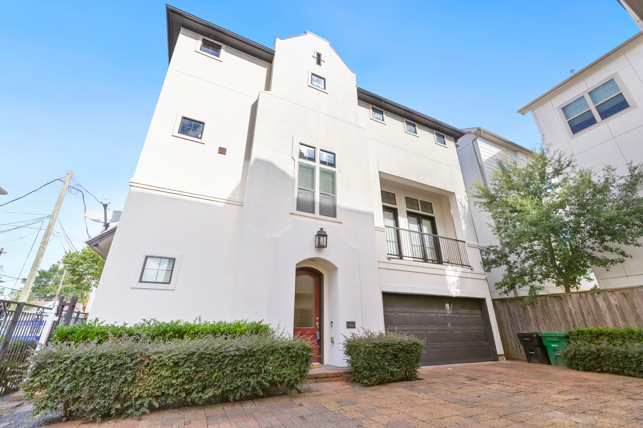 1406 Hickory Street Houston, TX 77007 - Photo 12 of 41 a front view of a house with a yard