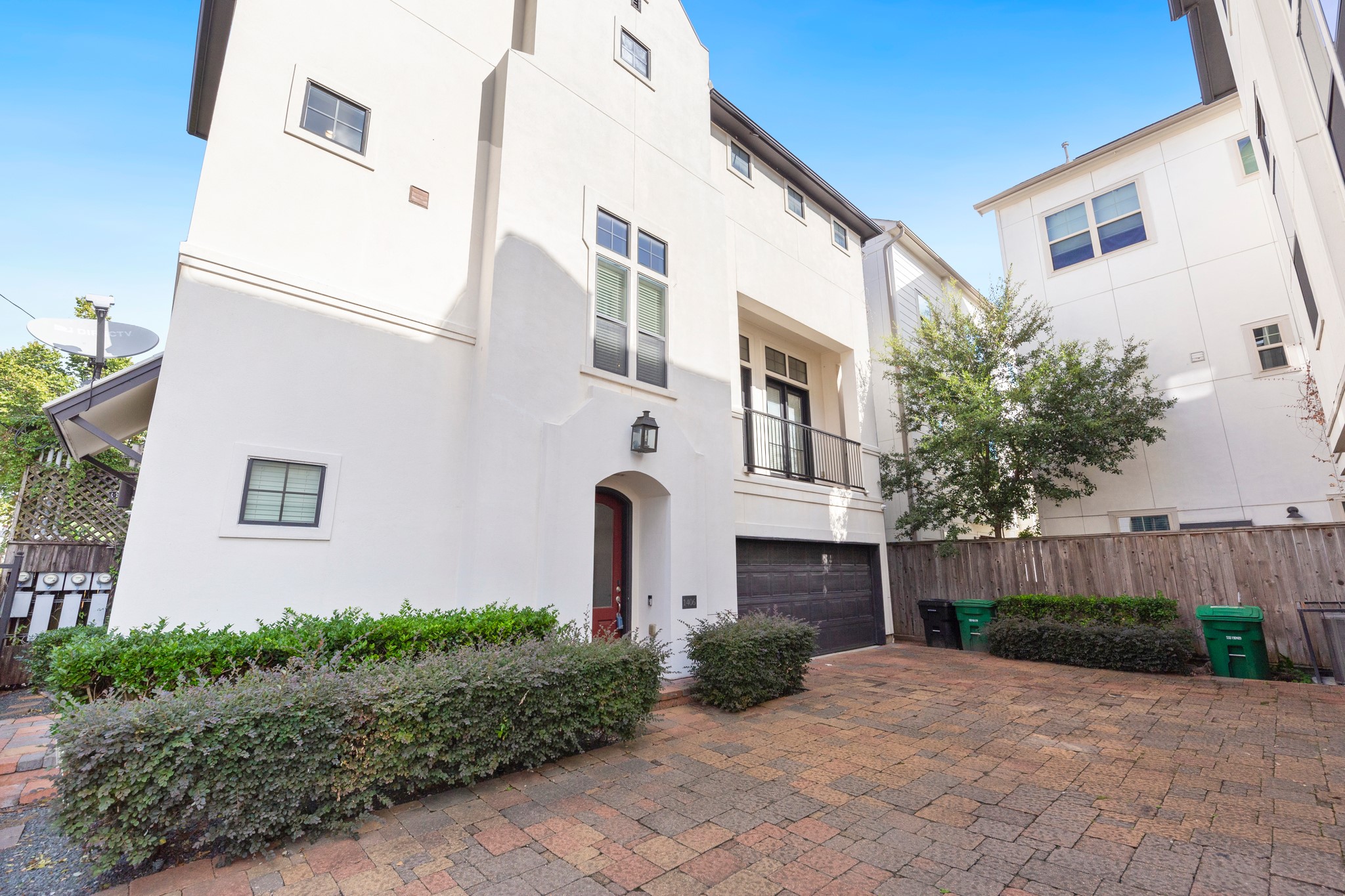 1406 Hickory Street Houston, TX 77007 - Photo 14 of 41 a front view of a house with yard and green space