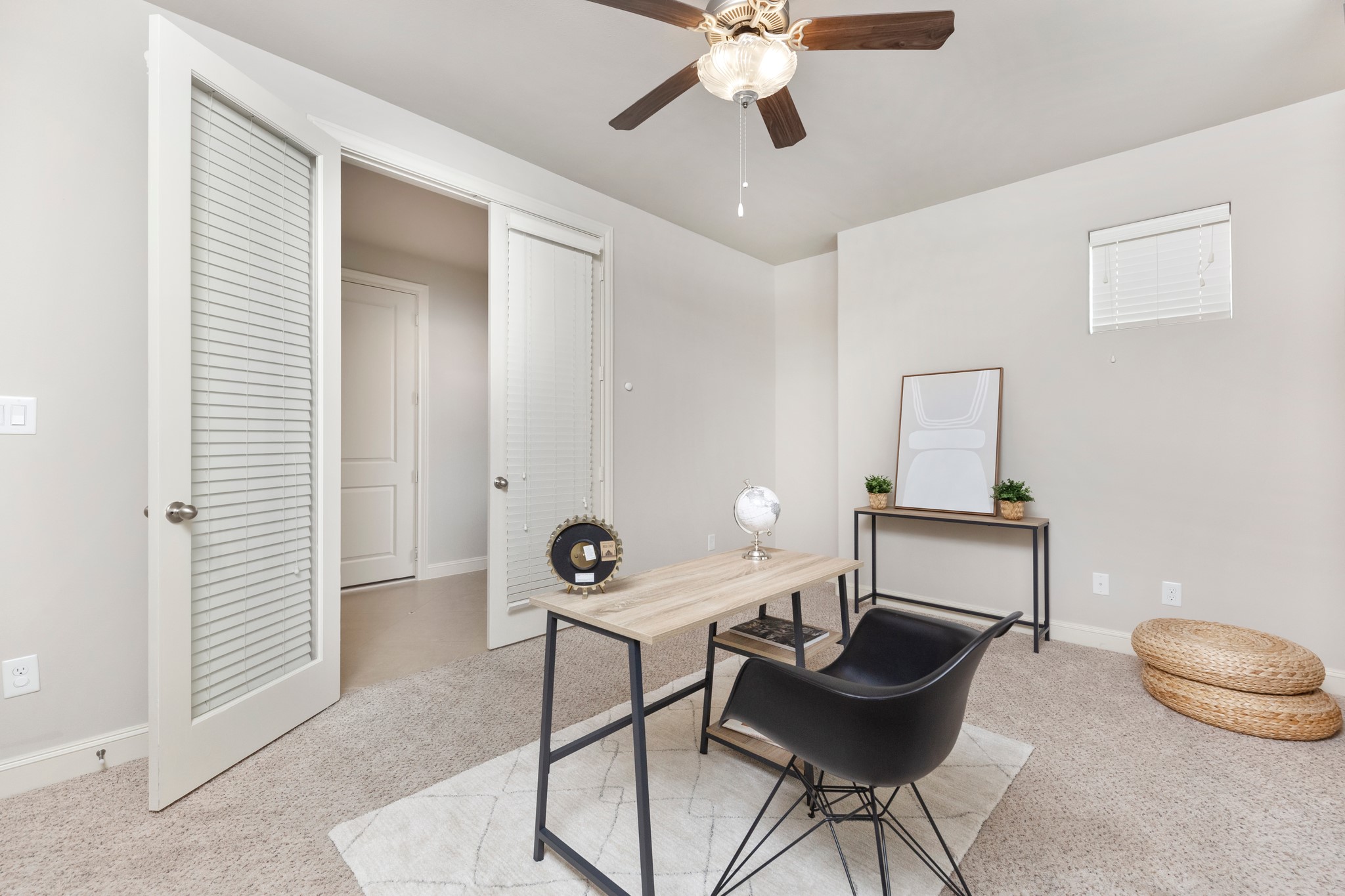 1406 Hickory Street Houston, TX 77007 - Photo 18 of 41 a living room with furniture and a window