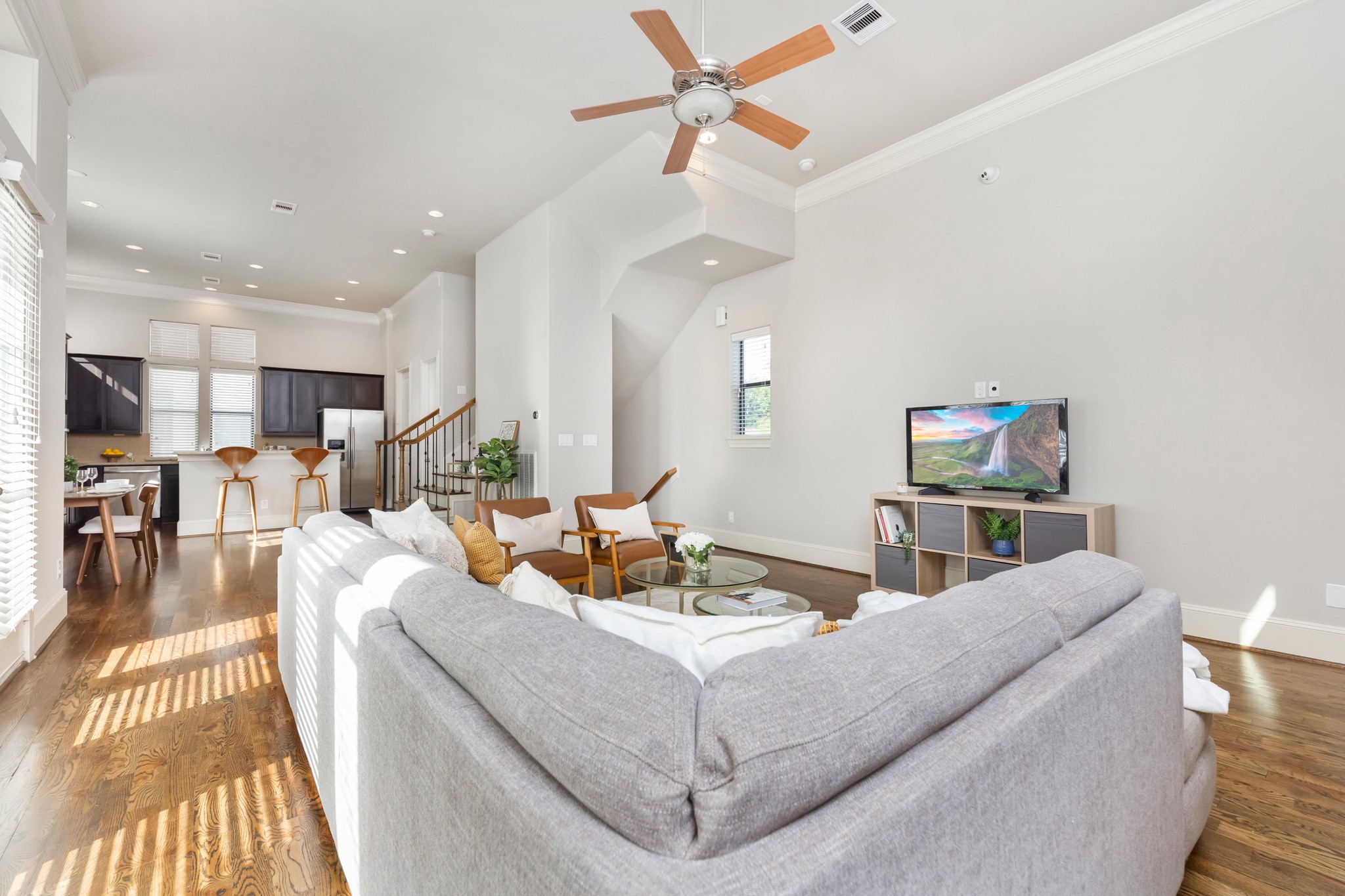 1406 Hickory Street Houston, TX 77007 - Photo 29 of 41 a living room with furniture and a wooden floor