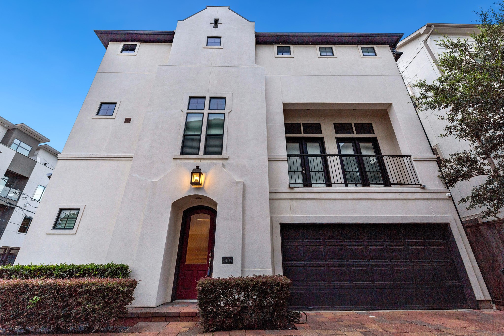 1406 Hickory Street Houston, TX 77007 - Photo 3 of 41 a front view of a house