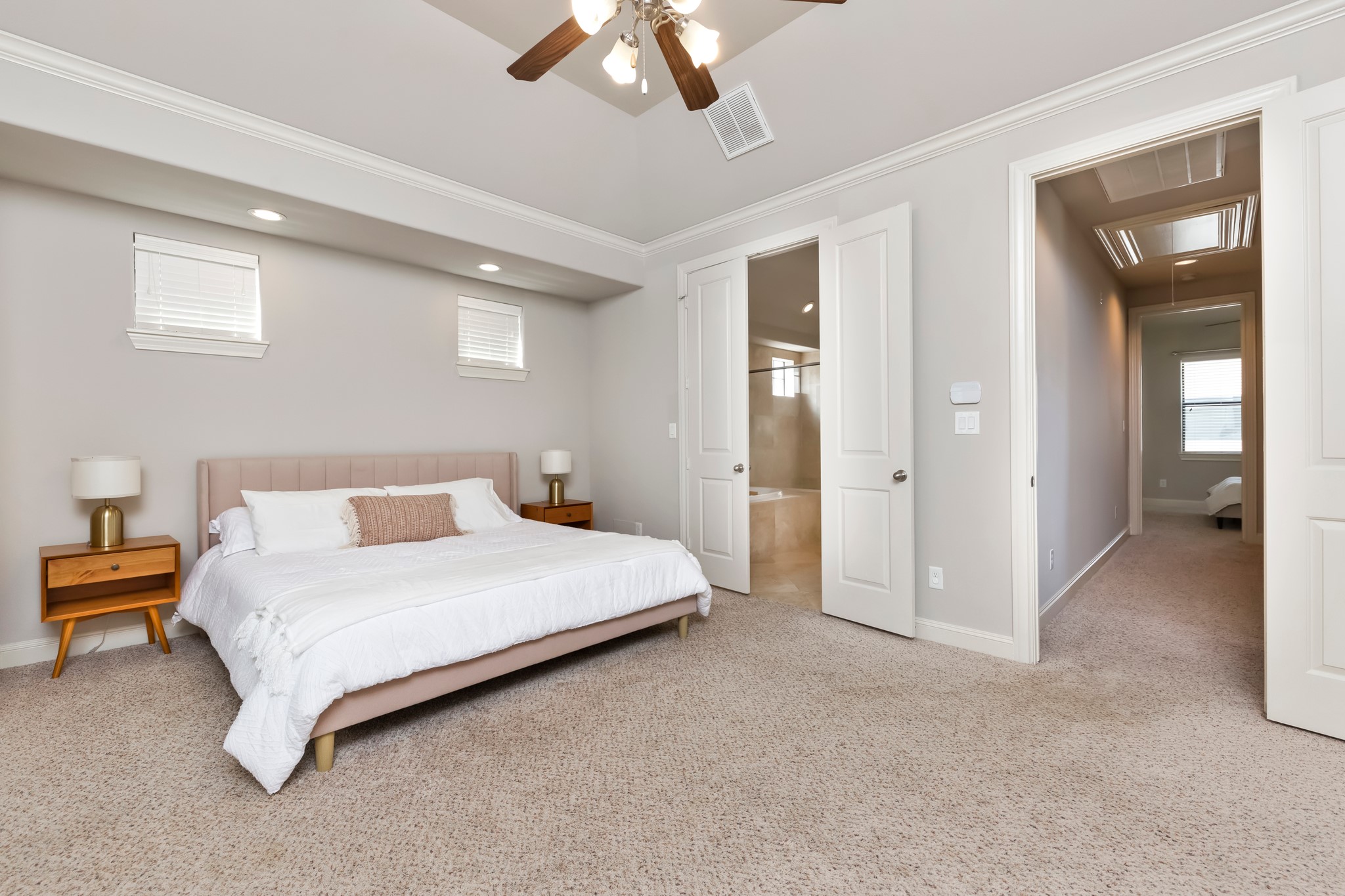 1406 Hickory Street Houston, TX 77007 - Photo 35 of 41 a bedroom with a bed and a lamp