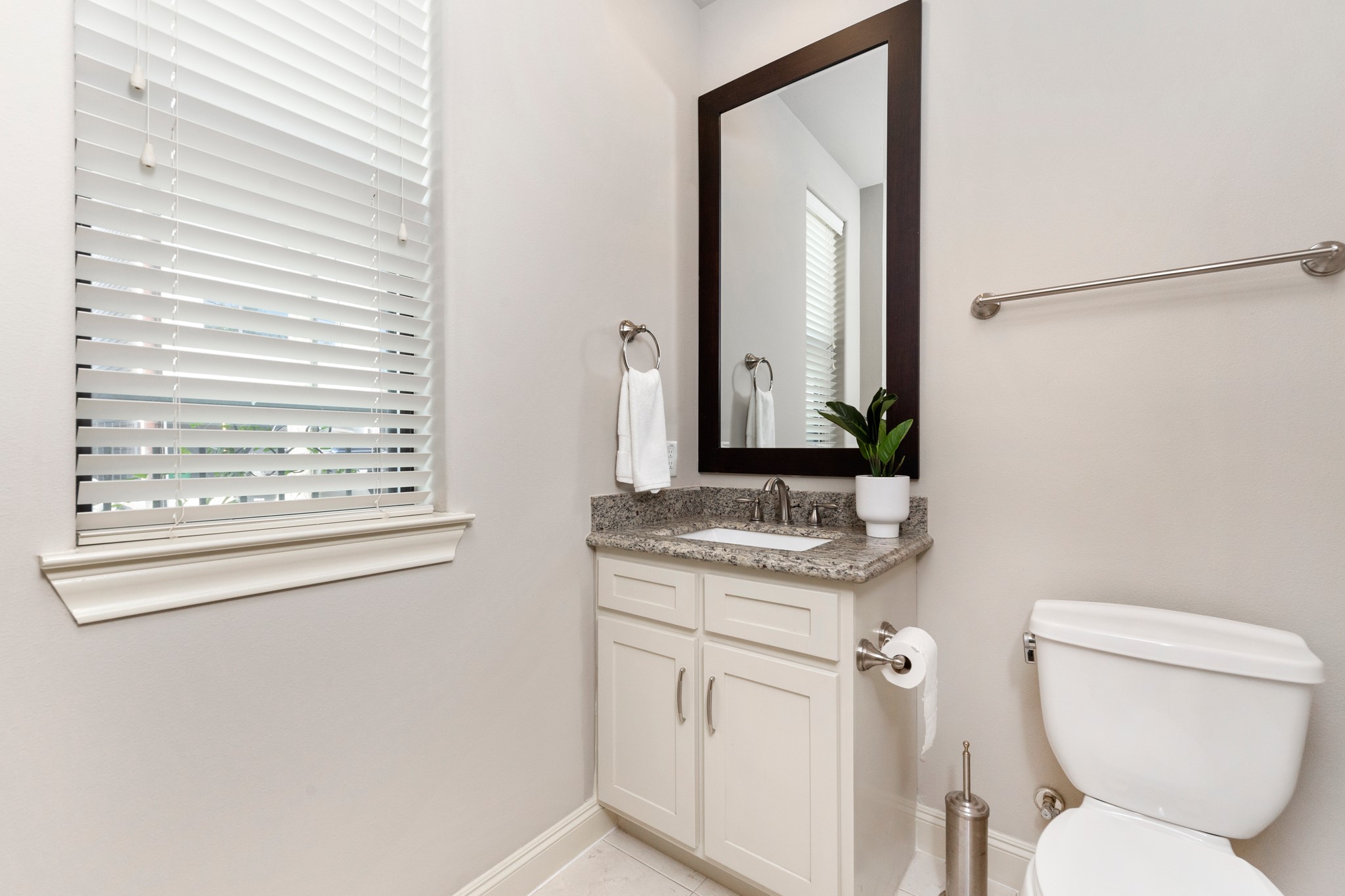 1406 Hickory Street Houston, TX 77007 - Photo 40 of 41 a bathroom with a granite countertop toilet sink and mirror
