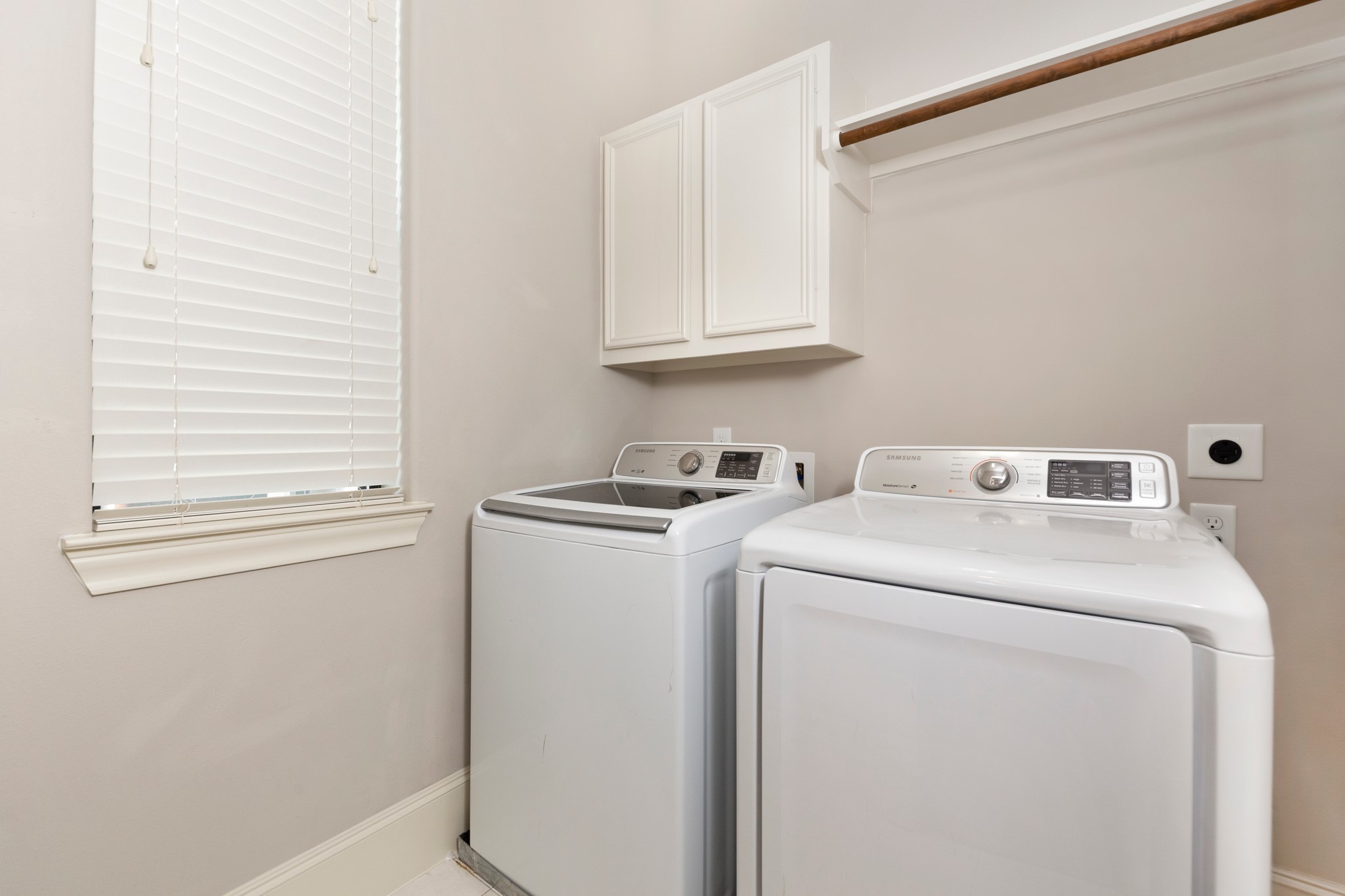 1406 Hickory Street Houston, TX 77007 - Photo 41 of 41 a utility room with dryer and washer