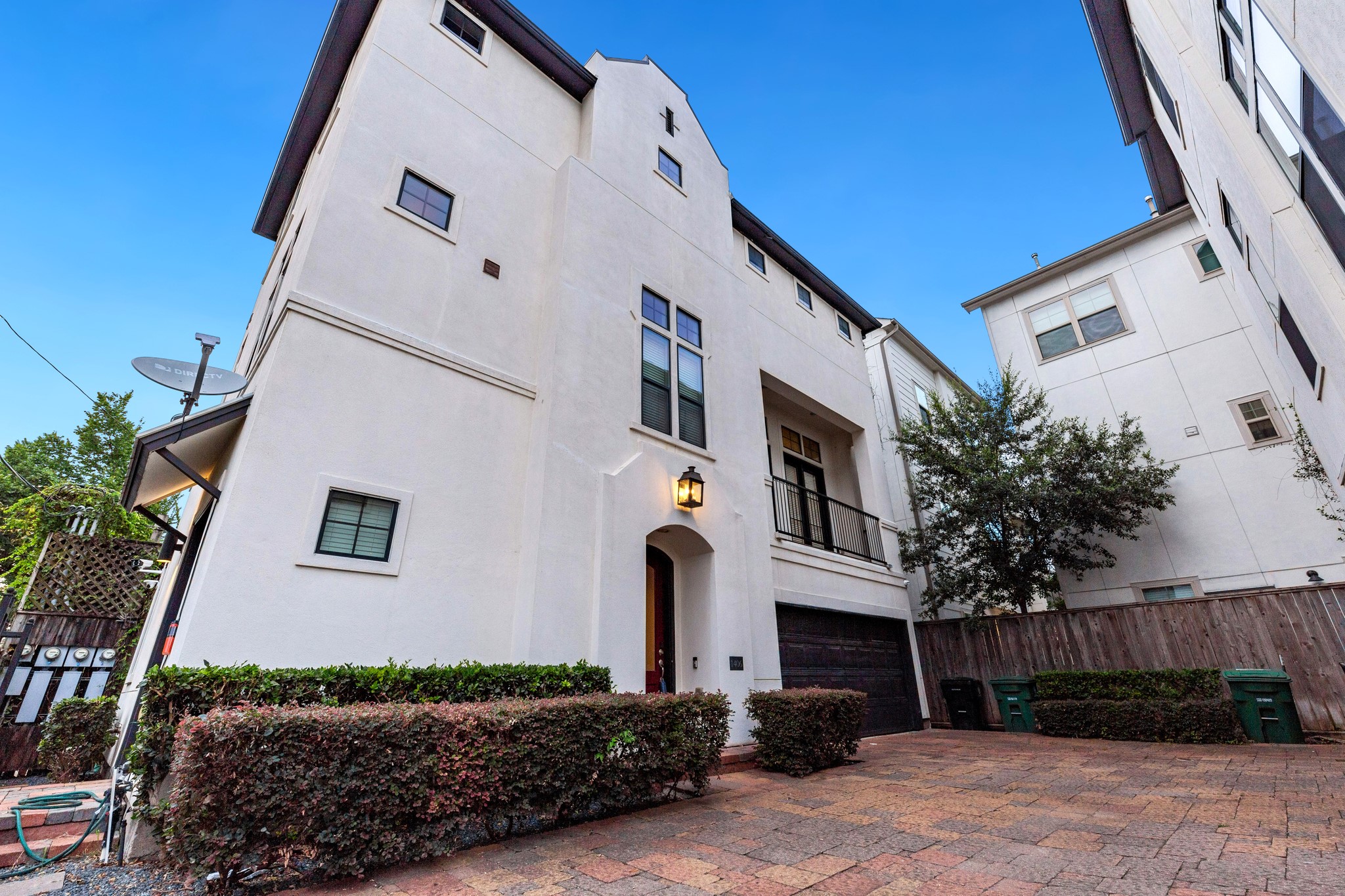 1406 Hickory Street Houston, TX 77007 - Photo 5 of 41 a front view of a house with plants