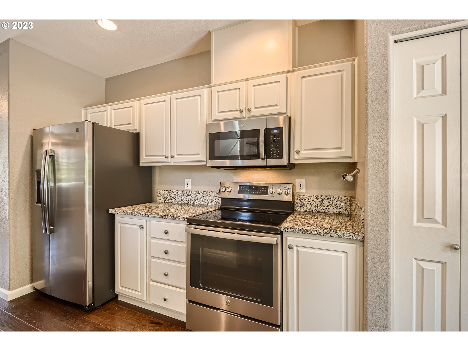 13870 Southwest Scholls Ferry Road, Unit 105 Beaverton, OR 97007 - Photo 29 of 43 Gallery Image 29