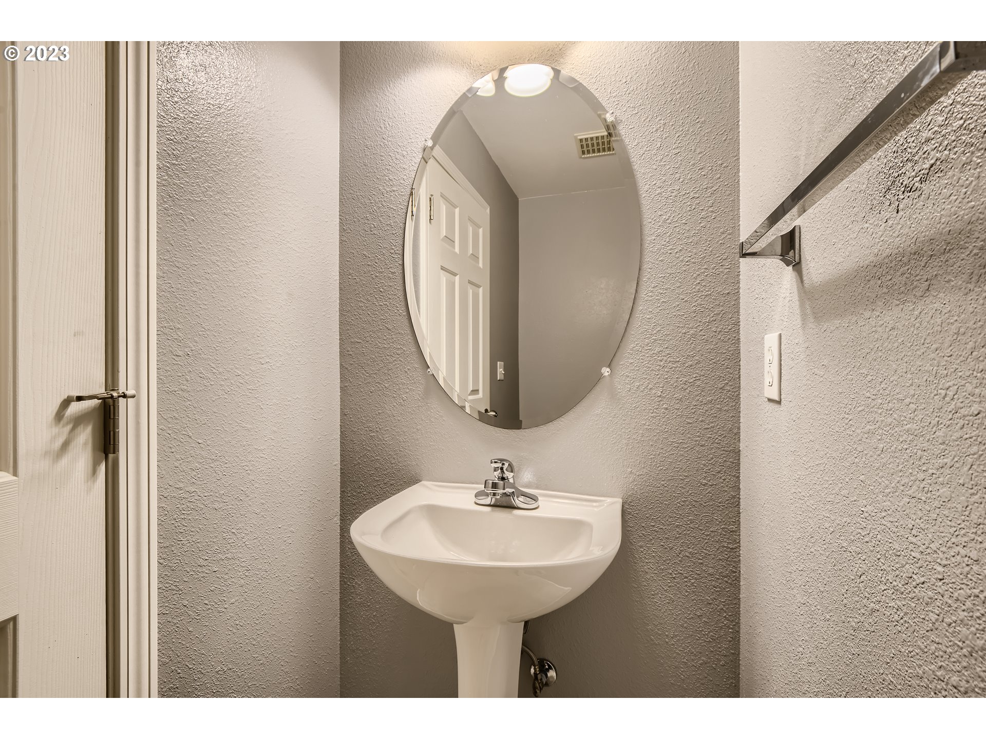 13870 Southwest Scholls Ferry Road, Unit 105 Beaverton, OR 97007 - Photo 39 of 43 Gallery Image 39