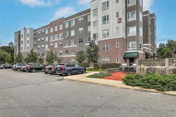 $1,900 | 20 Newman Avenue, Unit 1111302, Rumford, RI 02916