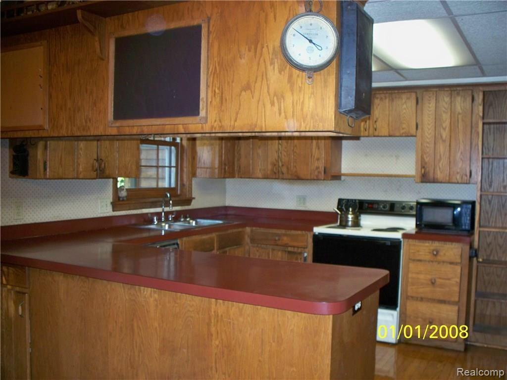 7058 Ridgewood Road Clarkston, MI 48346 - Photo 13 of 17 100_1030.JPG