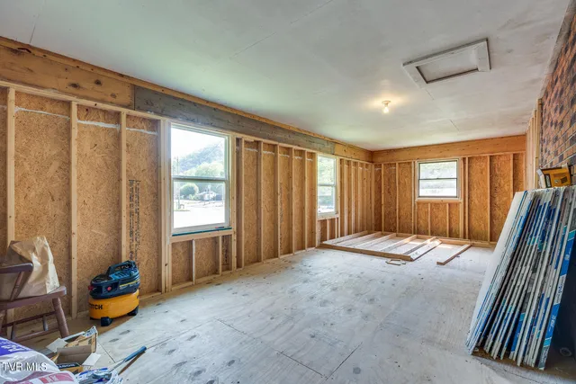 $150,000 | 415 Natural Tunnel Parkway, Duffield, VA 24244