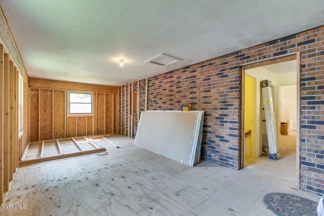 $150,000 | 415 Natural Tunnel Parkway, Duffield, VA 24244