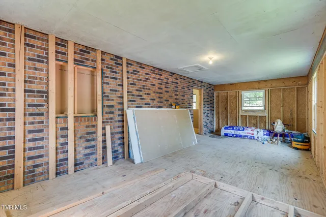 $150,000 | 415 Natural Tunnel Parkway, Duffield, VA 24244