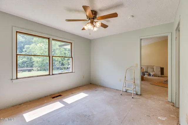 $150,000 | 415 Natural Tunnel Parkway, Duffield, VA 24244