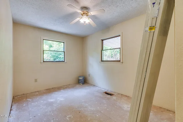 $150,000 | 415 Natural Tunnel Parkway, Duffield, VA 24244