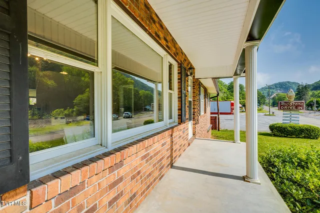 $150,000 | 415 Natural Tunnel Parkway, Duffield, VA 24244