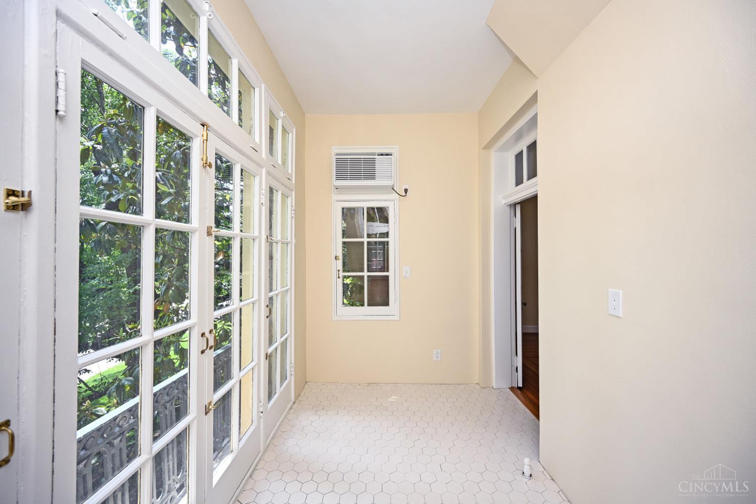 2138 Madison Road, Unit I Cincinnati, OH 45208 - Photo 18 of 41
