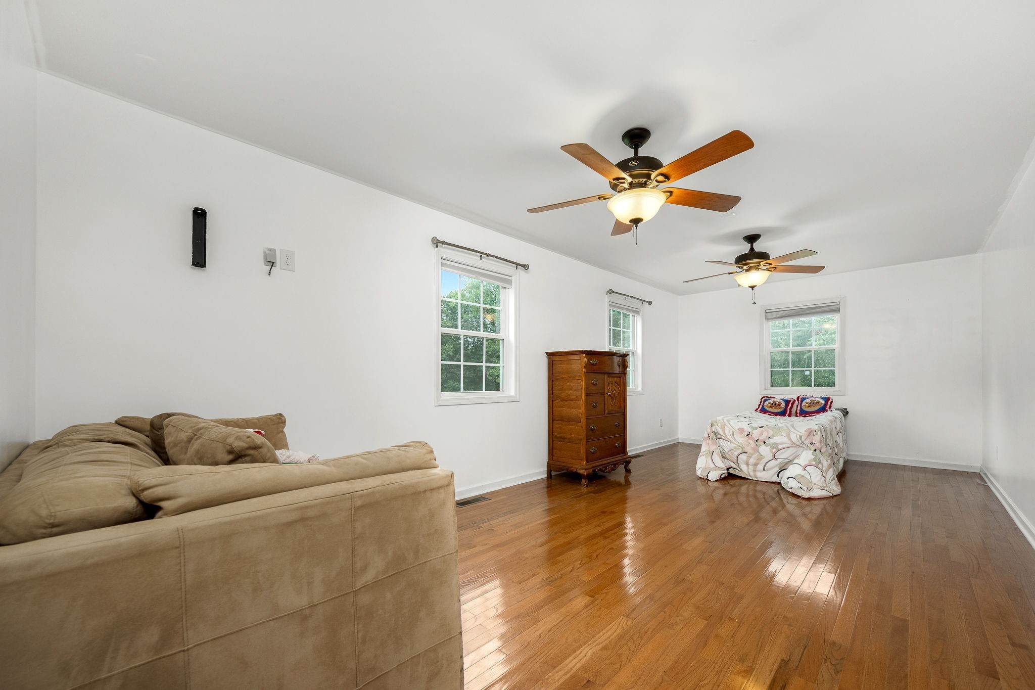 745 Union Ridge Road Wartrace, TN 37183 - Photo 24 of 78 a living room with furniture and wooden floor