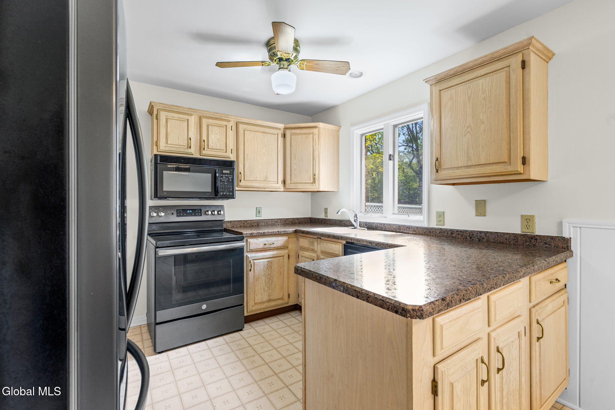 1246 Sumner Avenue Schenectady, NY 12309 - Photo 3 of 37 20-web-or-mls-1246-sumner-ave