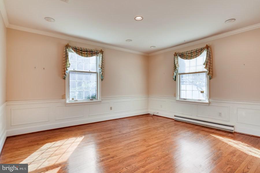 8025 Strauff Road, Unit 7 Baltimore, MD 21204 - Photo 4 of 28 Light filled den w/hardwood floors