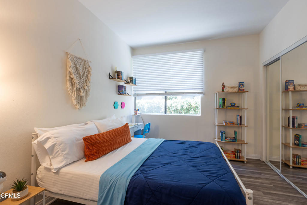 12007 Rochester Avenue, Unit 1 Los Angeles, CA 90025 - Photo 24 of 32 a bedroom with bed and a window