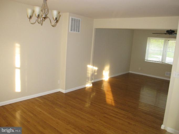 402 Random Road Baltimore, MD 21229 - Photo 3 of 10 Dining Room