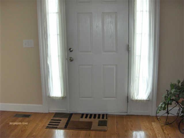 115 Conquest Road Murfreesboro, TN 37128 - Photo 5 of 17 The entrance foyer.