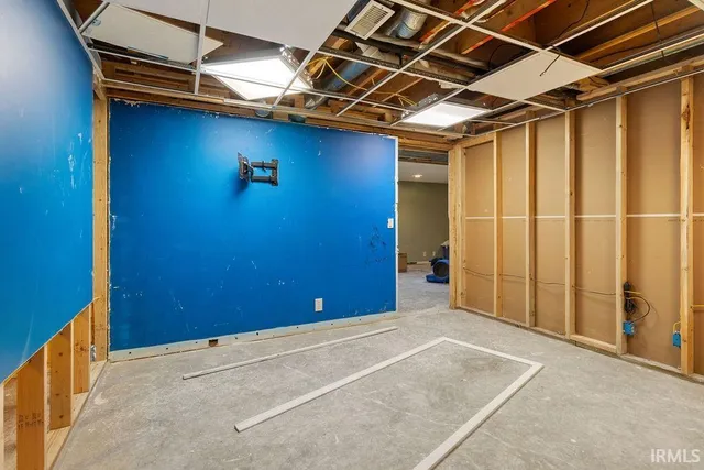 $330,000 | 3616 Oak Ridge Drive, Elkhart, IN 46517