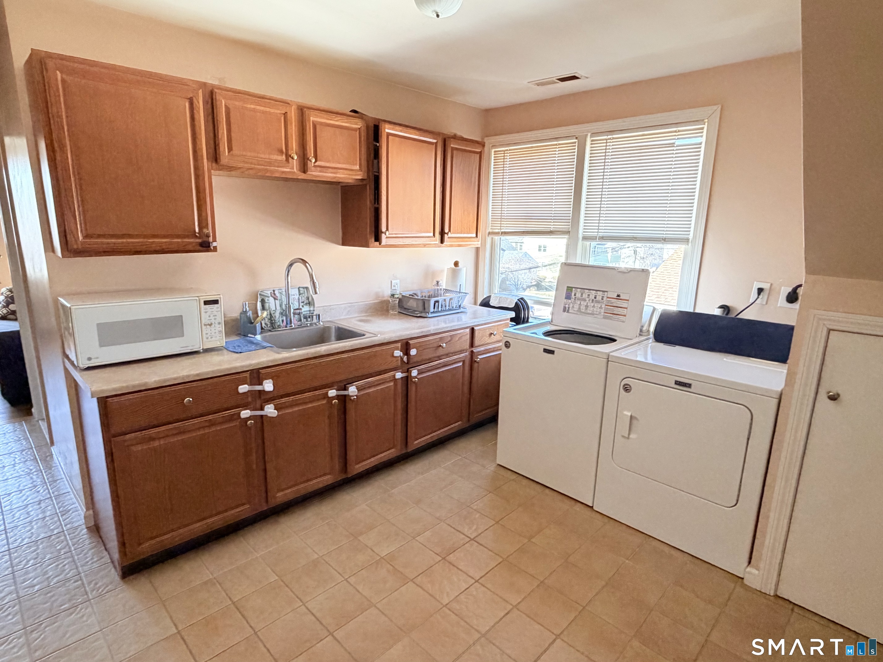 384 Thompson Street Stratford, CT 06615 - Photo 1 of 19