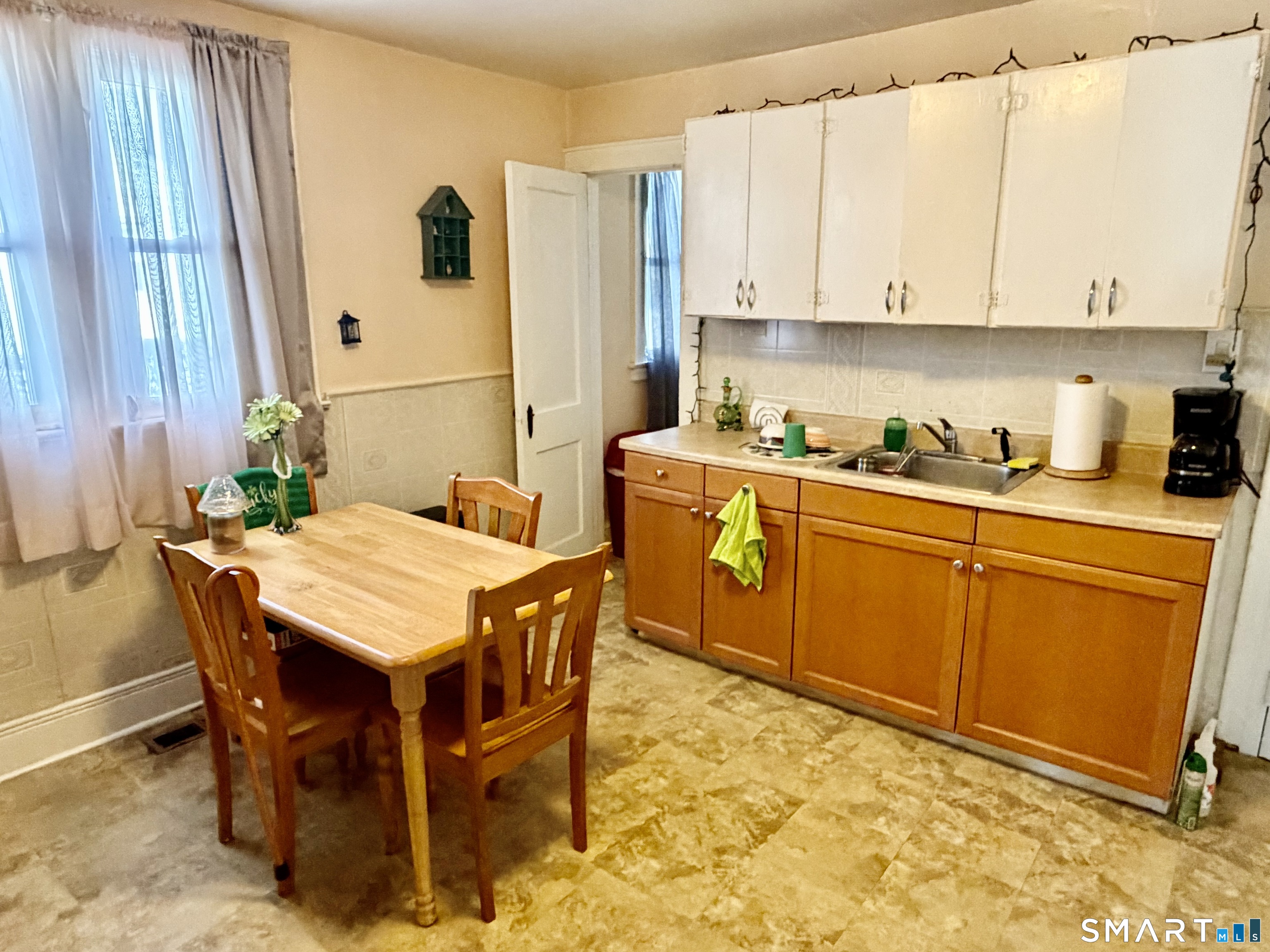 384 Thompson Street Stratford, CT 06615 - Photo 13 of 19