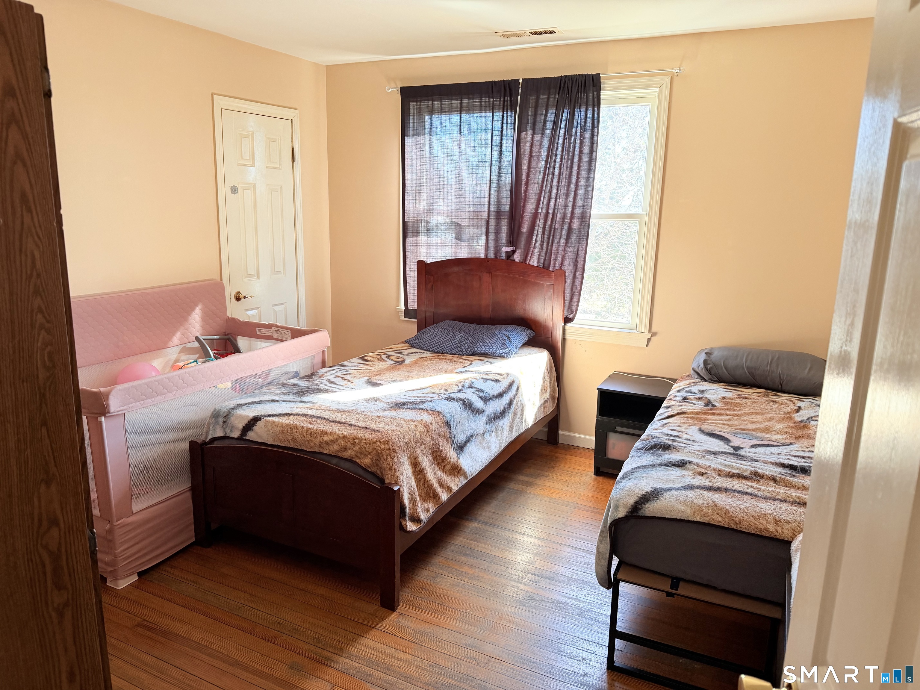 384 Thompson Street Stratford, CT 06615 - Photo 4 of 19