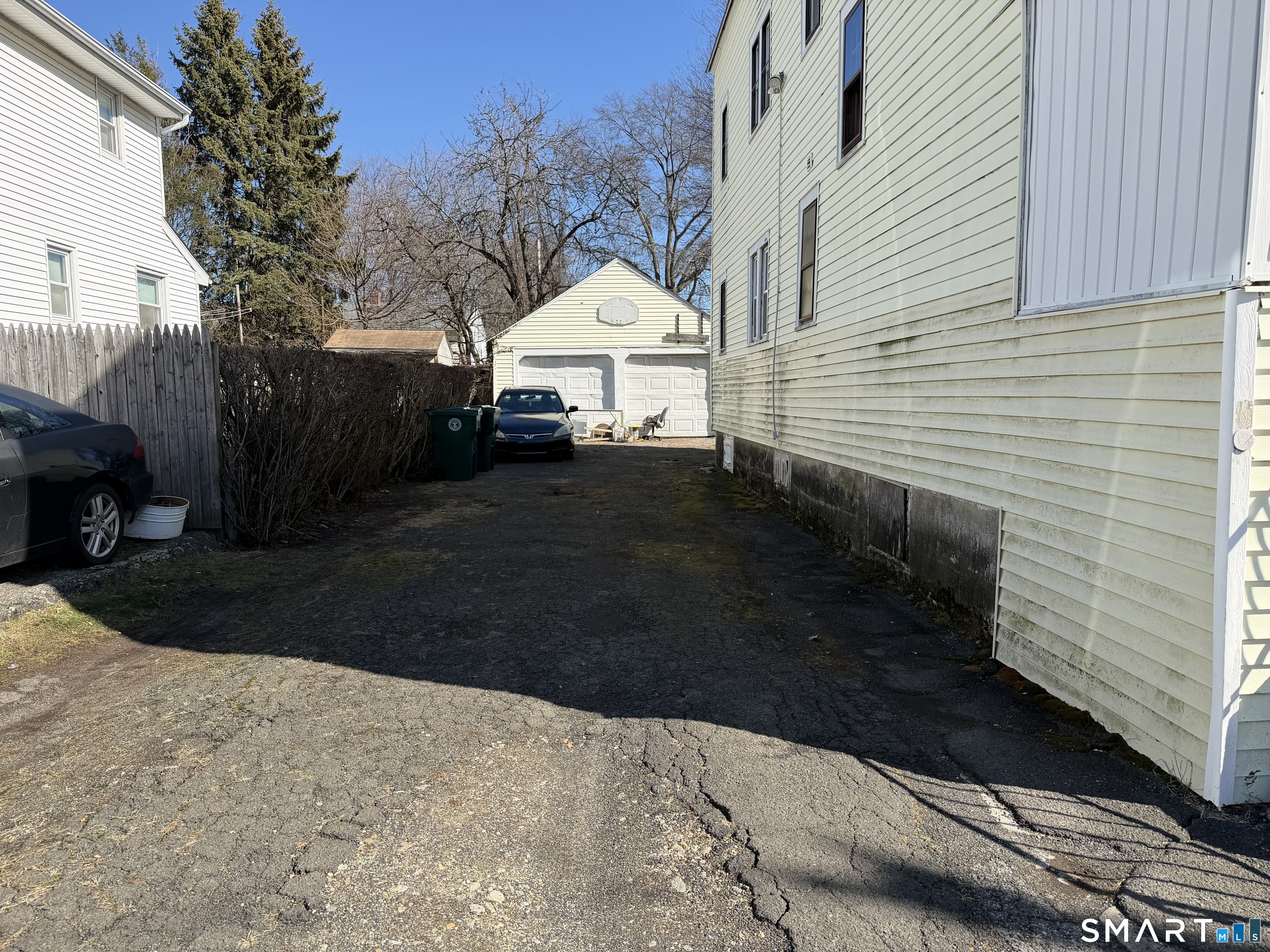 384 Thompson Street Stratford, CT 06615 - Photo 5 of 19