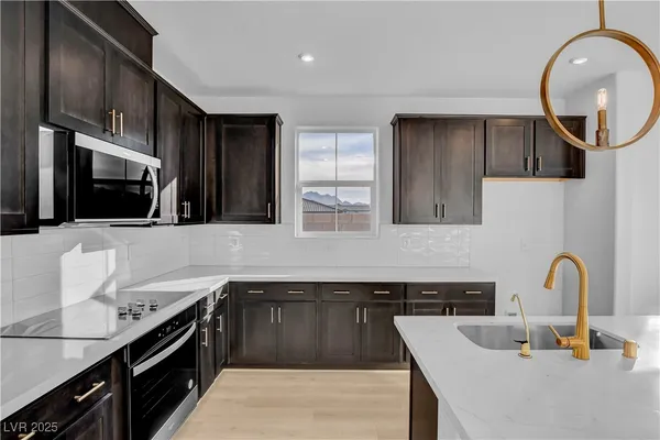 $569,990 | 321 Blossom Wind Street, Henderson, NV 89015