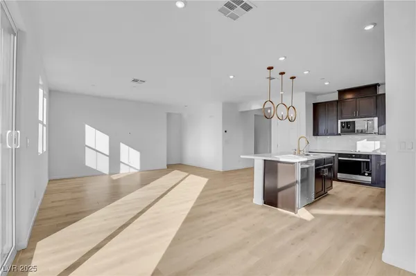 $569,990 | 321 Blossom Wind Street, Henderson, NV 89015