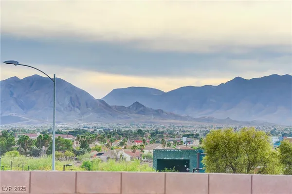 $569,990 | 321 Blossom Wind Street, Henderson, NV 89015