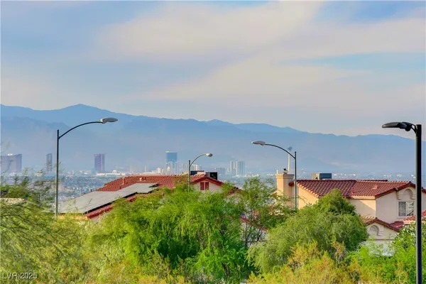 $569,990 | 321 Blossom Wind Street, Henderson, NV 89015