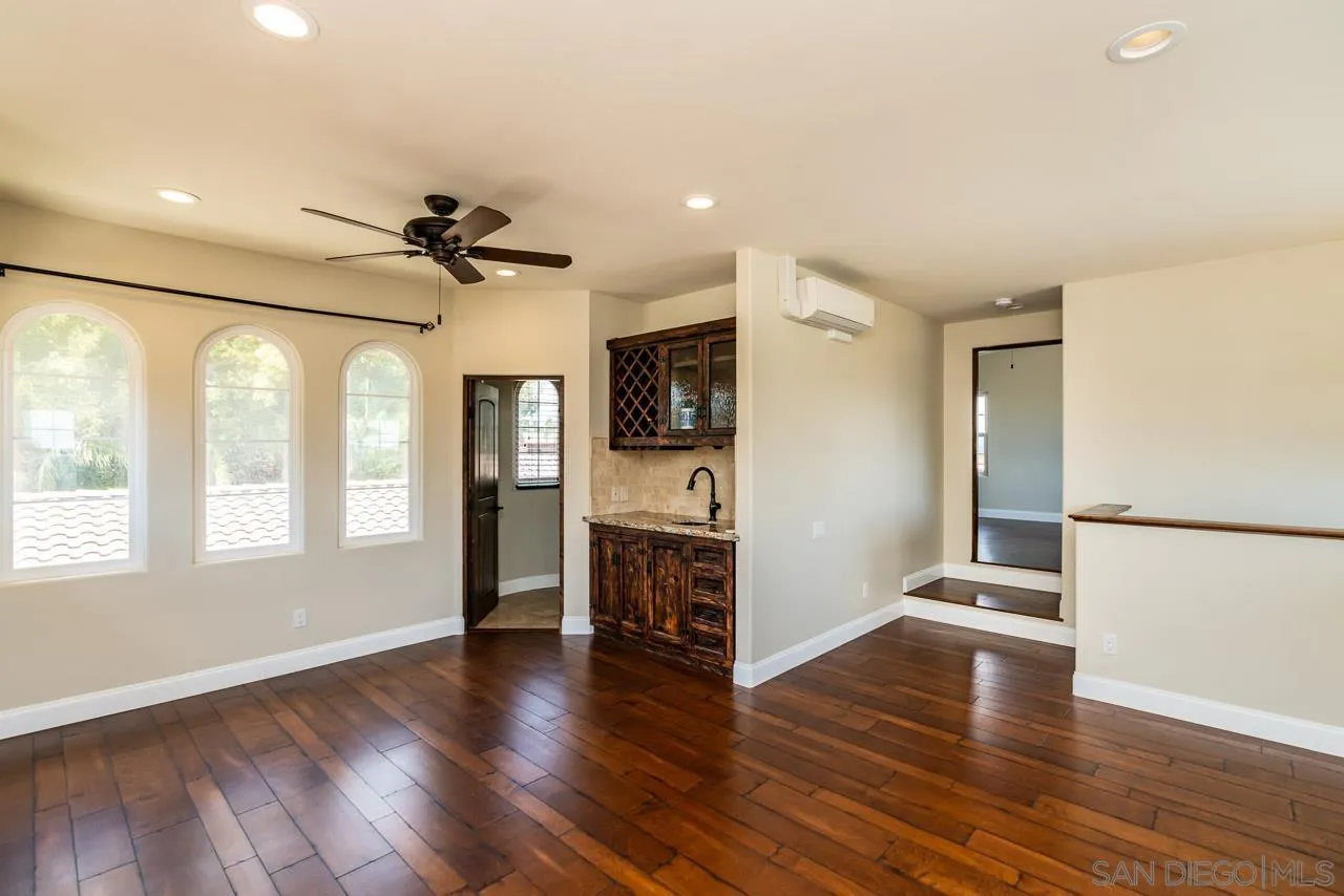 6271 Soledad Mountain Road La Jolla, CA 92037 - Photo 13 of 25