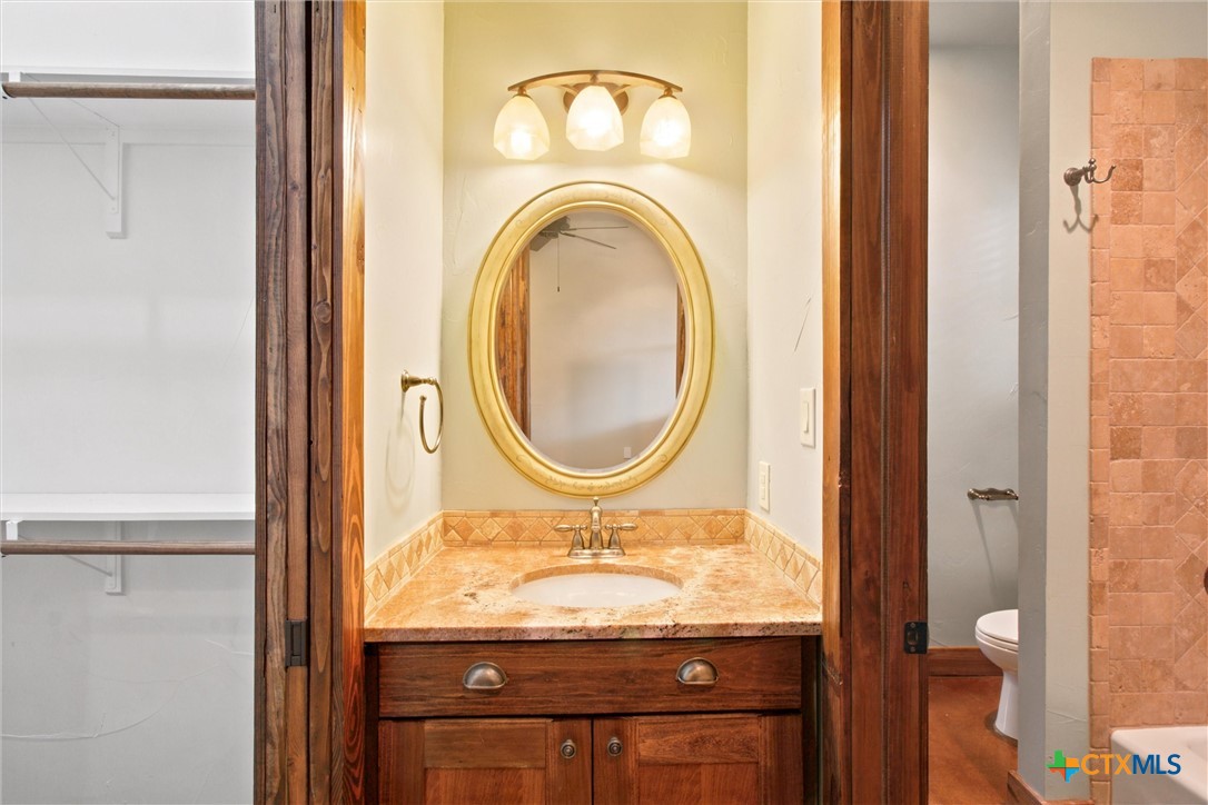 3121 Summit Ridge San Marcos, TX 78666 - Photo 26 of 44 Jack and Jill Bath
