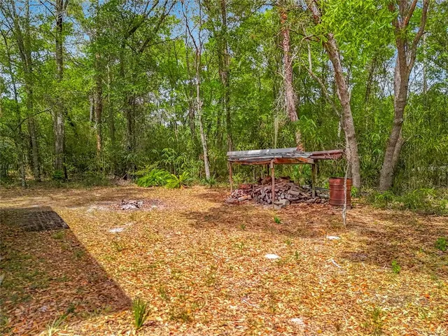 a view of a bench in the backyard of a house